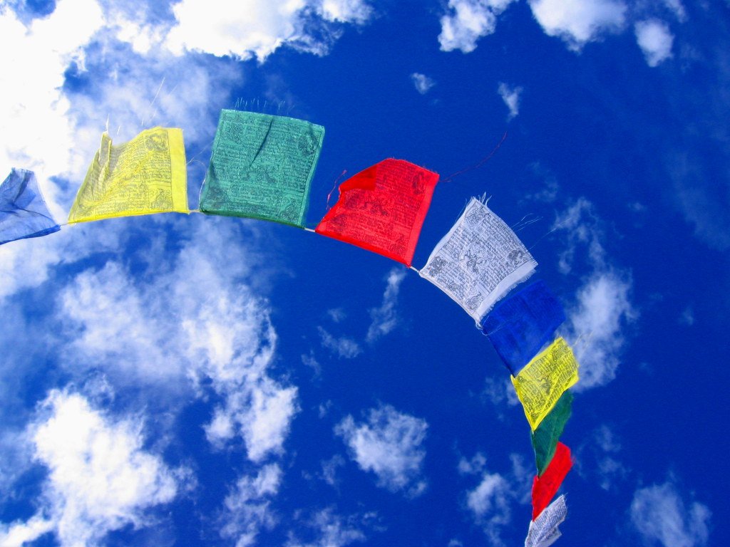 tibetan-flags-sky